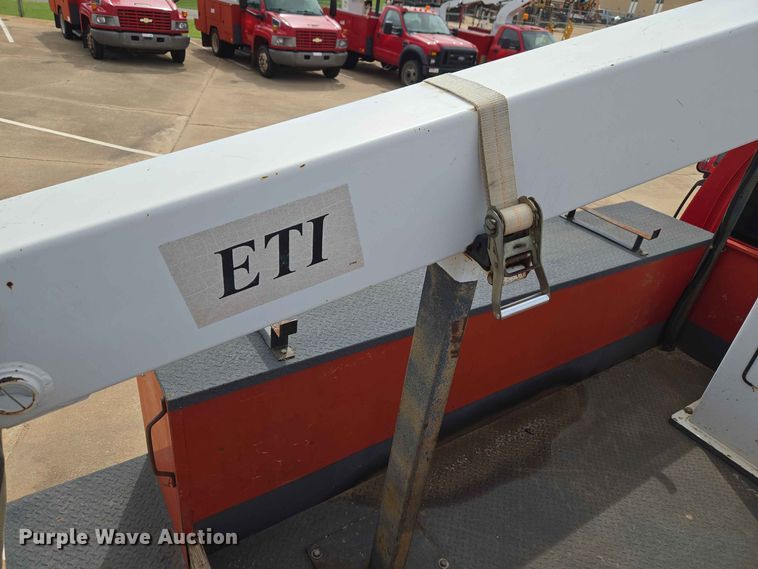 image for item EW0387 2004 Chevrolet C4500 bucket truck