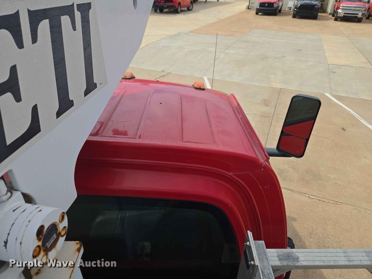image for item EW0387 2004 Chevrolet C4500 bucket truck