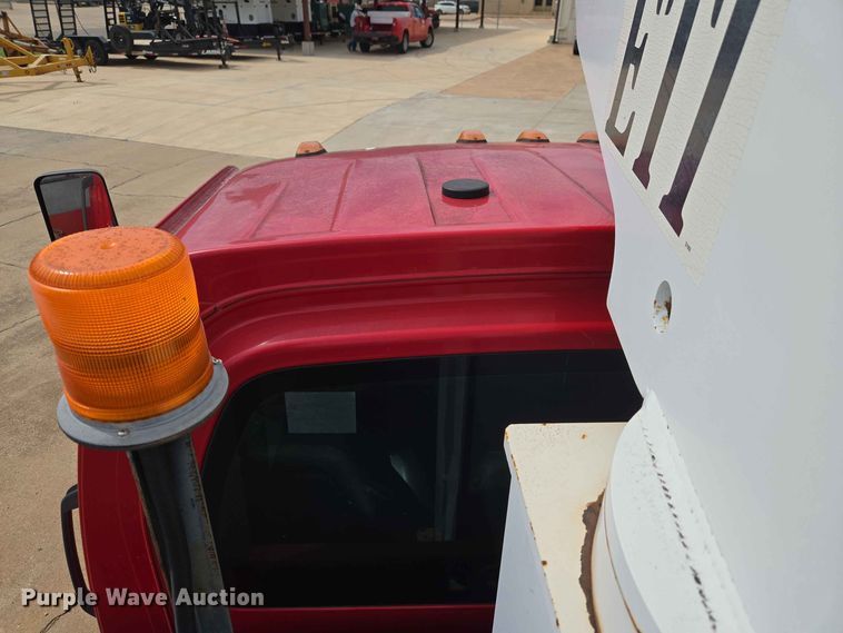 image for item EW0387 2004 Chevrolet C4500 bucket truck