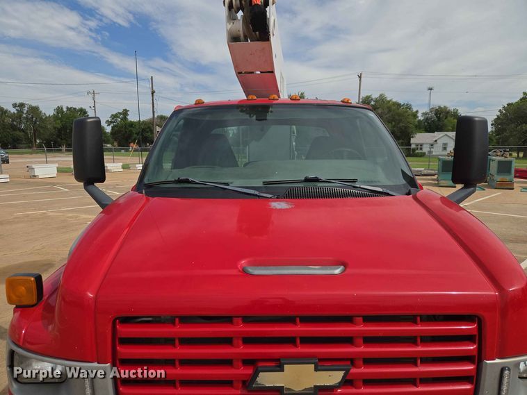 image for item EW0387 2004 Chevrolet C4500 bucket truck