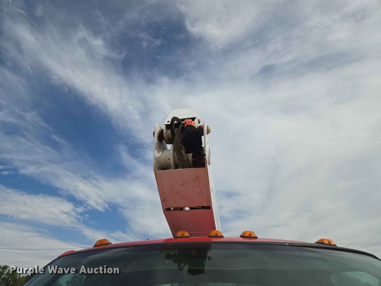 image for item EW0387 2004 Chevrolet C4500 bucket truck