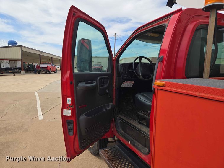 image for item EW0387 2004 Chevrolet C4500 bucket truck