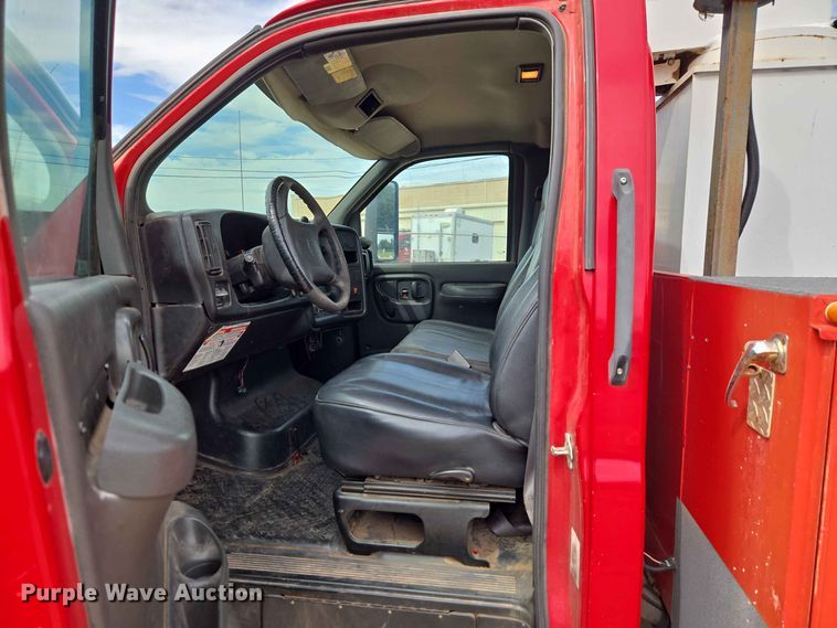 image for item EW0387 2004 Chevrolet C4500 bucket truck