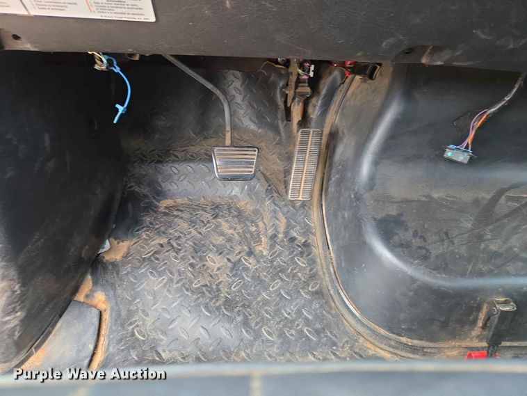 image for item EW0387 2004 Chevrolet C4500 bucket truck