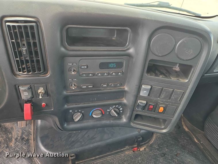 image for item EW0387 2004 Chevrolet C4500 bucket truck