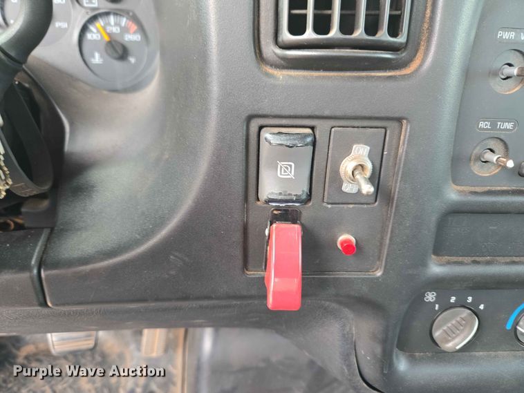 image for item EW0387 2004 Chevrolet C4500 bucket truck