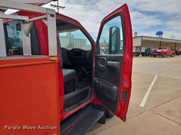 image for item EW0387 2004 Chevrolet C4500 bucket truck