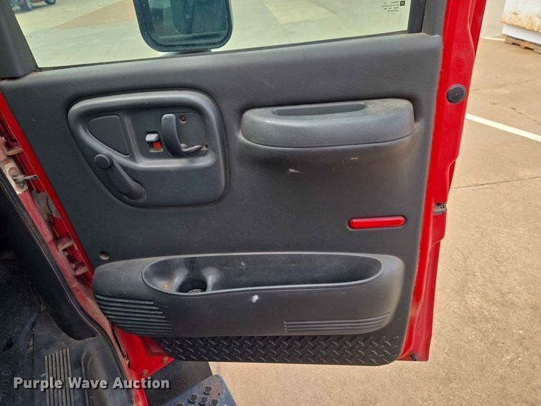 image for item EW0387 2004 Chevrolet C4500 bucket truck