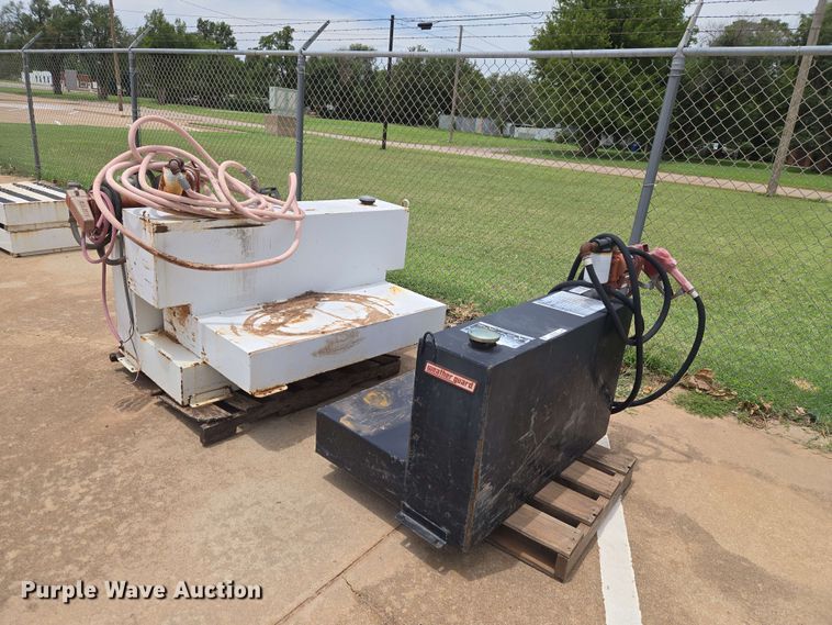 image for item EW0398 (3) fuel tanks