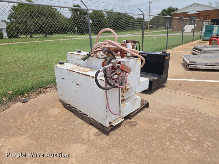 image for item EW0398 (3) fuel tanks