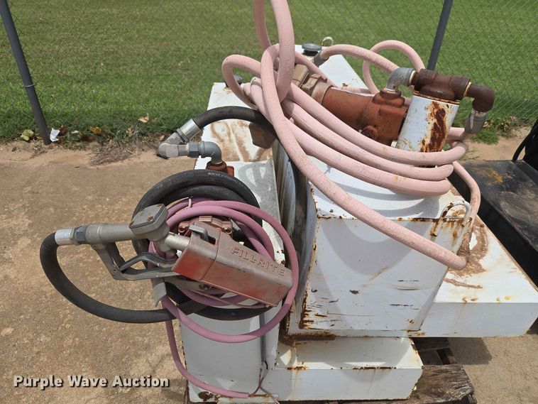 image for item EW0398 (3) fuel tanks