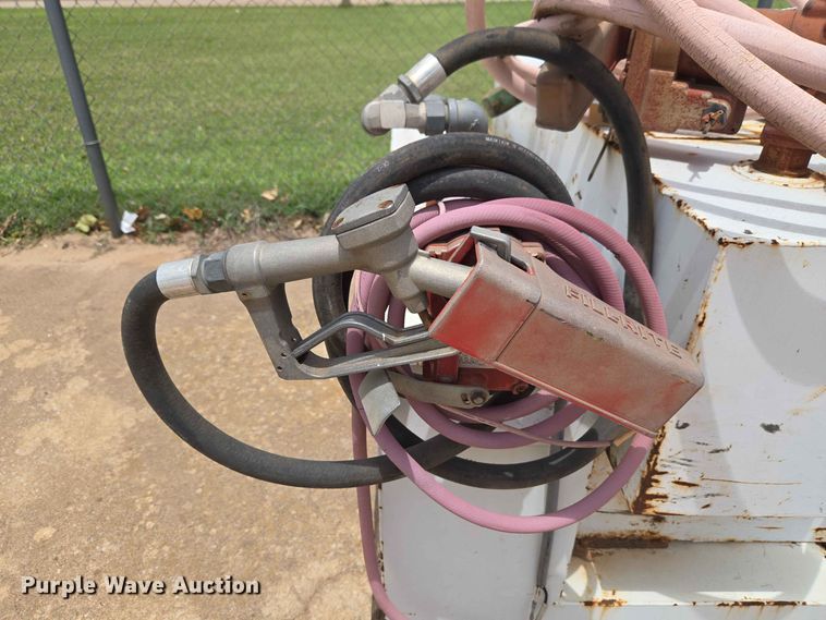 image for item EW0398 (3) fuel tanks