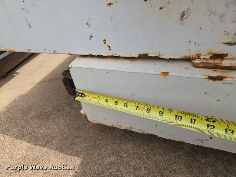 image for item EW0398 (3) fuel tanks