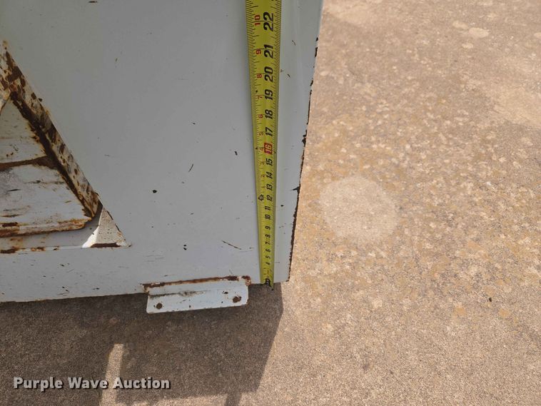 image for item EW0398 (3) fuel tanks
