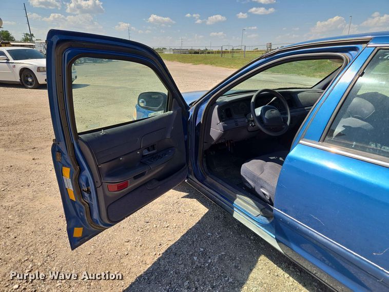 image for item EW0425 1998 Ford Crown Victoria 