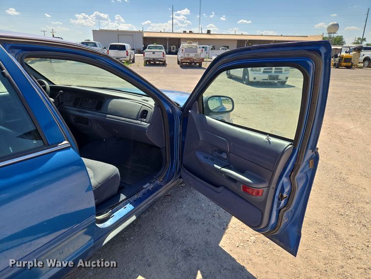 image for item EW0425 1998 Ford Crown Victoria 