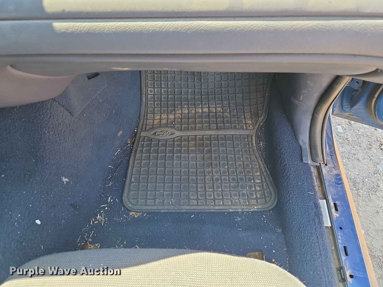 image for item EW0425 1998 Ford Crown Victoria 
