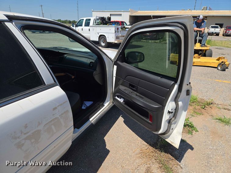 image for item EW0430 2006 Ford Crown Victoria Police Inetceptor 