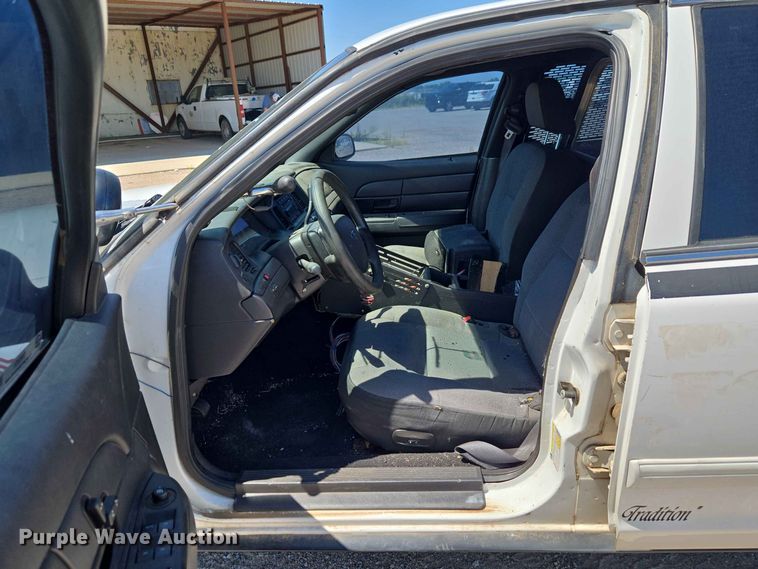 image for item EW0431 2010 Ford Crown Victoria Police Inetceptor 