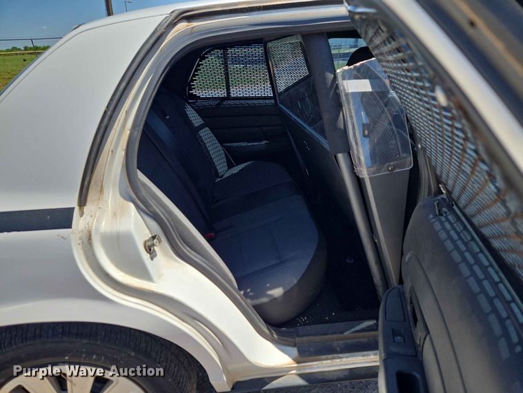 image for item EW0431 2010 Ford Crown Victoria Police Inetceptor 