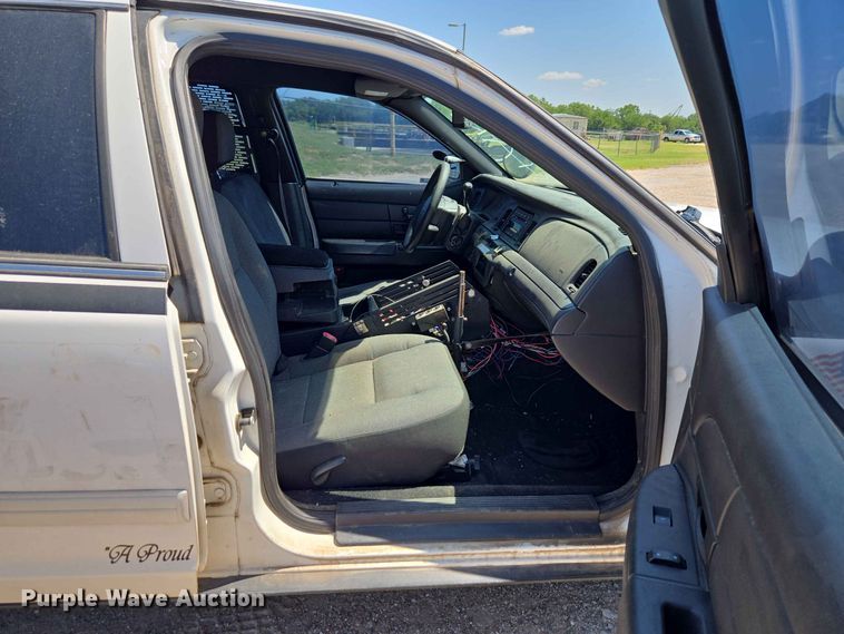 image for item EW0431 2010 Ford Crown Victoria Police Inetceptor 