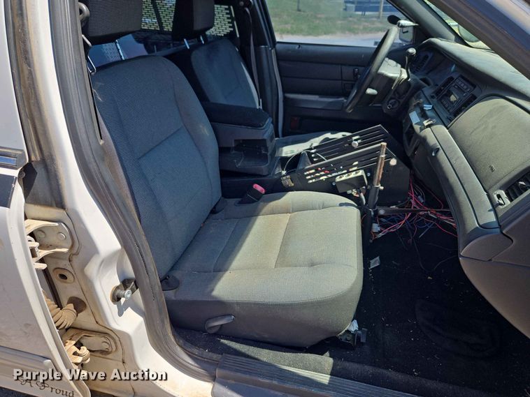 image for item EW0431 2010 Ford Crown Victoria Police Inetceptor 