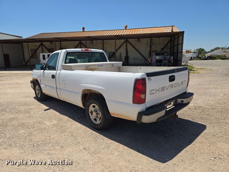 image for item EW0433 2003 Chevrolet Silverado 1500 pickup truck