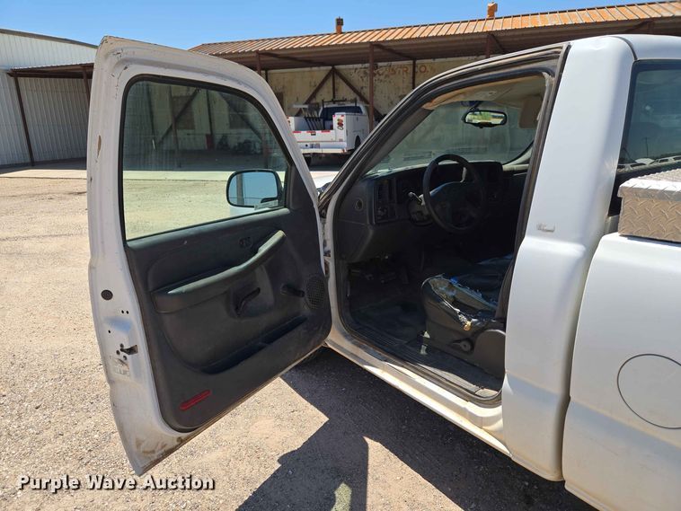 image for item EW0433 2003 Chevrolet Silverado 1500 pickup truck