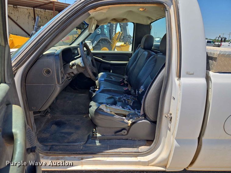 image for item EW0433 2003 Chevrolet Silverado 1500 pickup truck