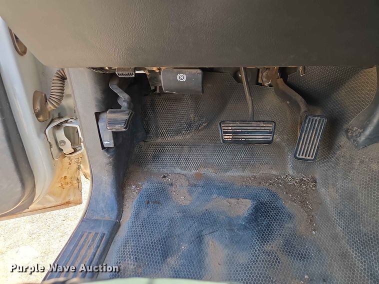 image for item EW0433 2003 Chevrolet Silverado 1500 pickup truck
