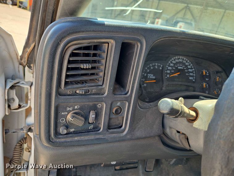 image for item EW0433 2003 Chevrolet Silverado 1500 pickup truck