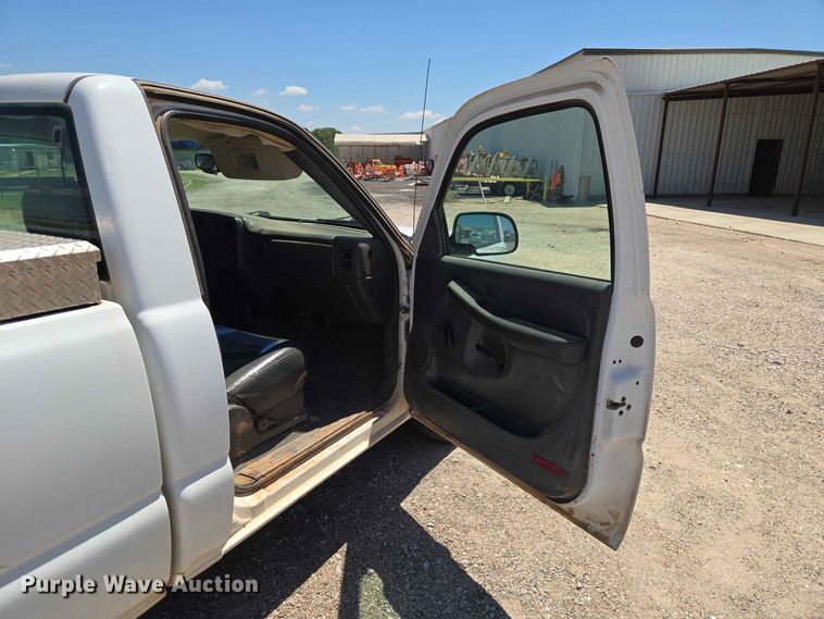 image for item EW0433 2003 Chevrolet Silverado 1500 pickup truck