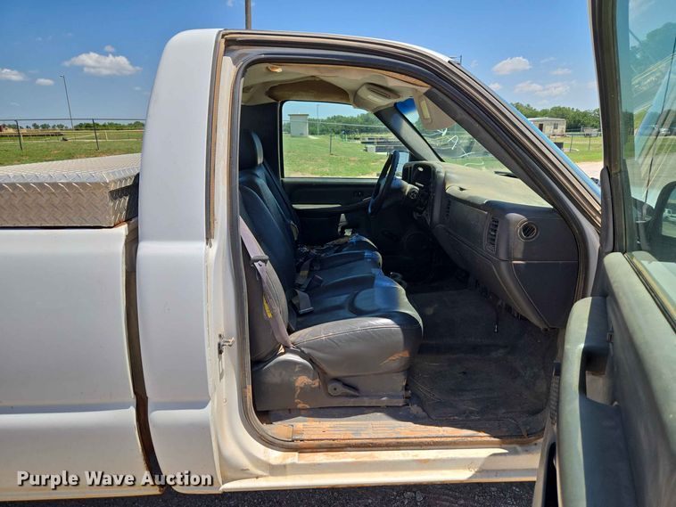 image for item EW0433 2003 Chevrolet Silverado 1500 pickup truck