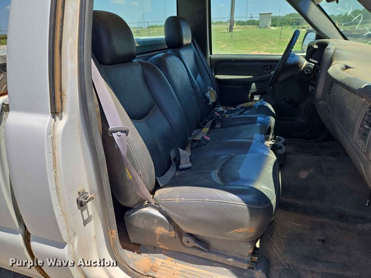 image for item EW0433 2003 Chevrolet Silverado 1500 pickup truck