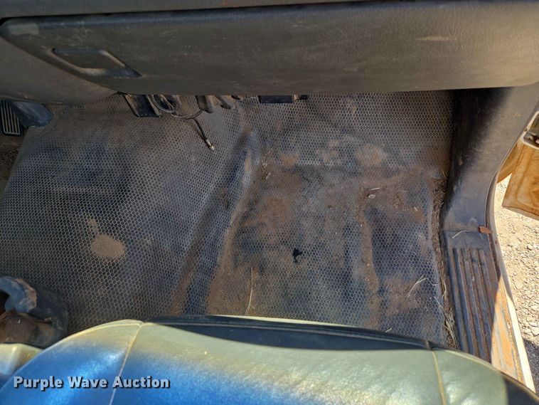image for item EW0433 2003 Chevrolet Silverado 1500 pickup truck