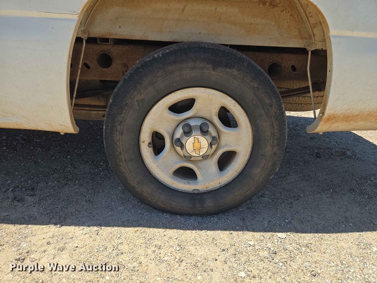 image for item EW0433 2003 Chevrolet Silverado 1500 pickup truck