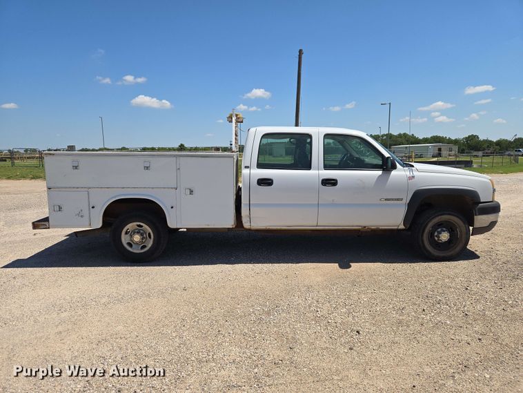 image for item EW0434 2003 Chevrolet Silverado 2500HD Crew Cab utility bed pickup truck