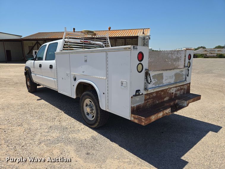 image for item EW0434 2003 Chevrolet Silverado 2500HD Crew Cab utility bed pickup truck