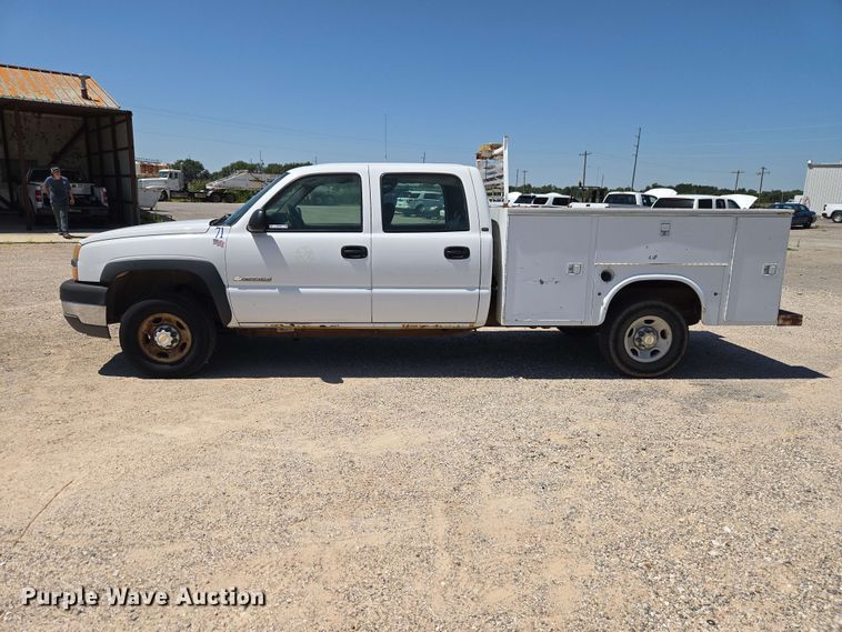 image for item EW0434 2003 Chevrolet Silverado 2500HD Crew Cab utility bed pickup truck