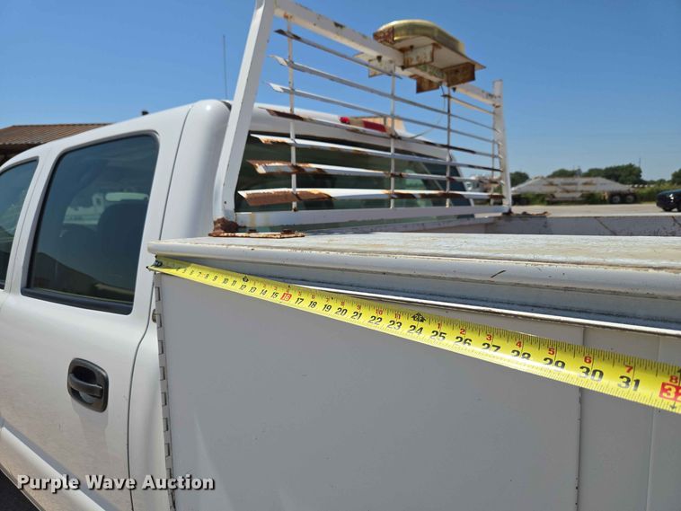 image for item EW0434 2003 Chevrolet Silverado 2500HD Crew Cab utility bed pickup truck