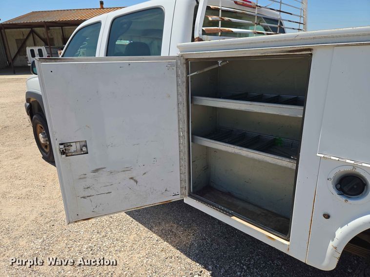 image for item EW0434 2003 Chevrolet Silverado 2500HD Crew Cab utility bed pickup truck
