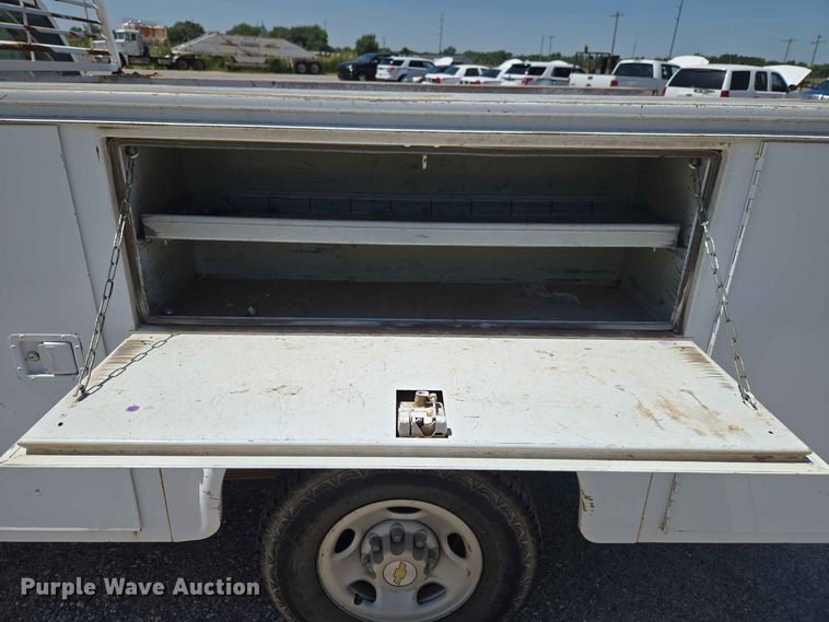image for item EW0434 2003 Chevrolet Silverado 2500HD Crew Cab utility bed pickup truck