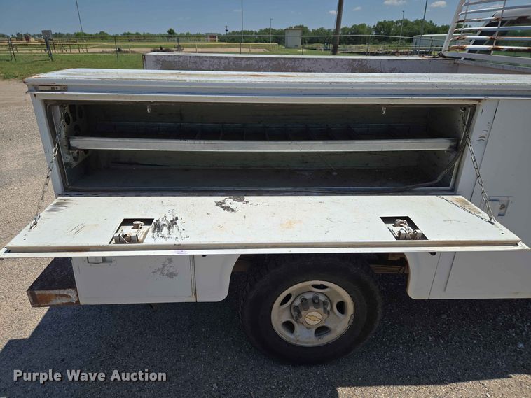 image for item EW0434 2003 Chevrolet Silverado 2500HD Crew Cab utility bed pickup truck