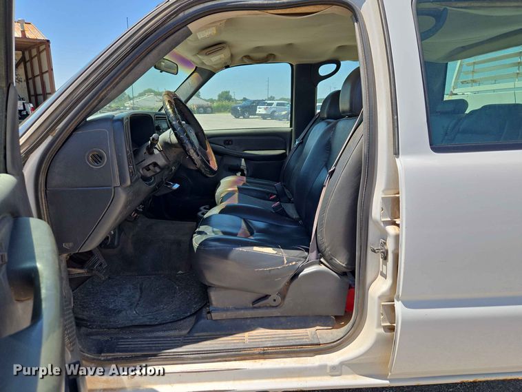 image for item EW0434 2003 Chevrolet Silverado 2500HD Crew Cab utility bed pickup truck