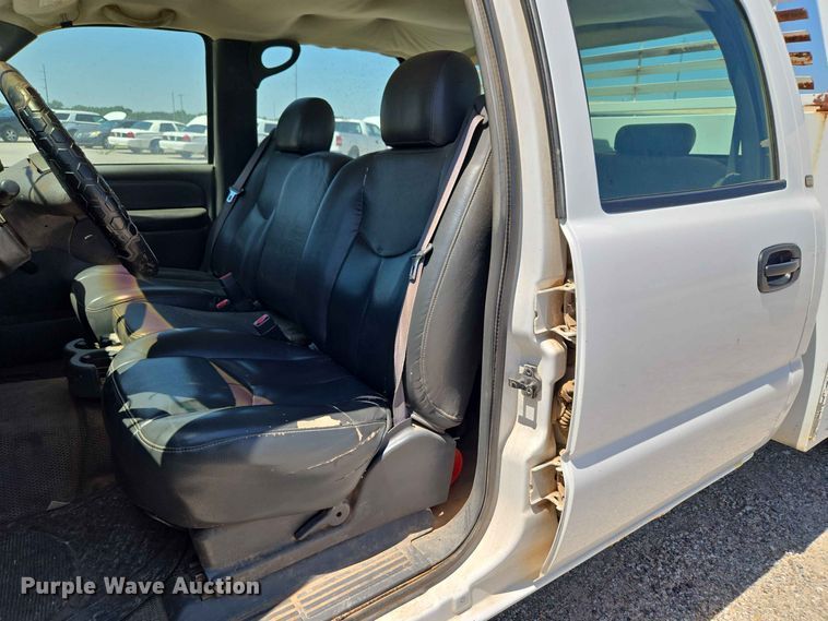 image for item EW0434 2003 Chevrolet Silverado 2500HD Crew Cab utility bed pickup truck