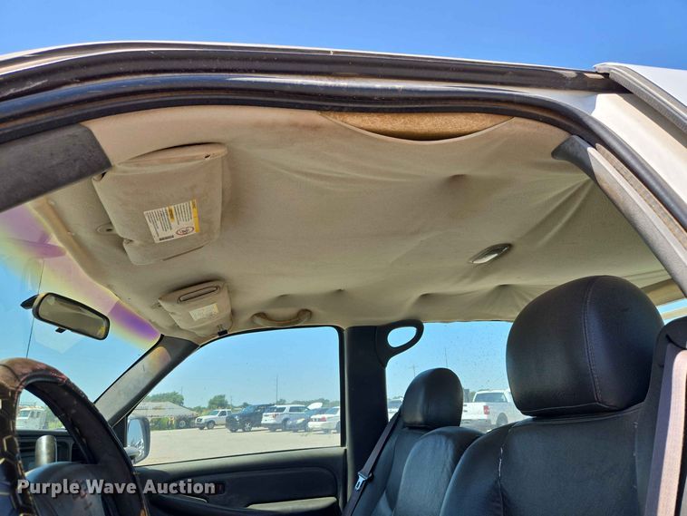 image for item EW0434 2003 Chevrolet Silverado 2500HD Crew Cab utility bed pickup truck
