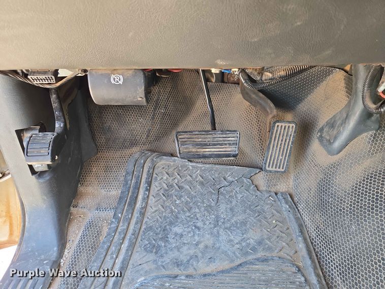 image for item EW0434 2003 Chevrolet Silverado 2500HD Crew Cab utility bed pickup truck