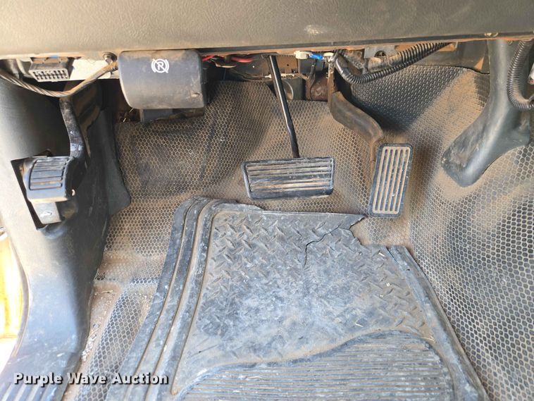 image for item EW0434 2003 Chevrolet Silverado 2500HD Crew Cab utility bed pickup truck
