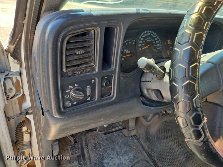 image for item EW0434 2003 Chevrolet Silverado 2500HD Crew Cab utility bed pickup truck