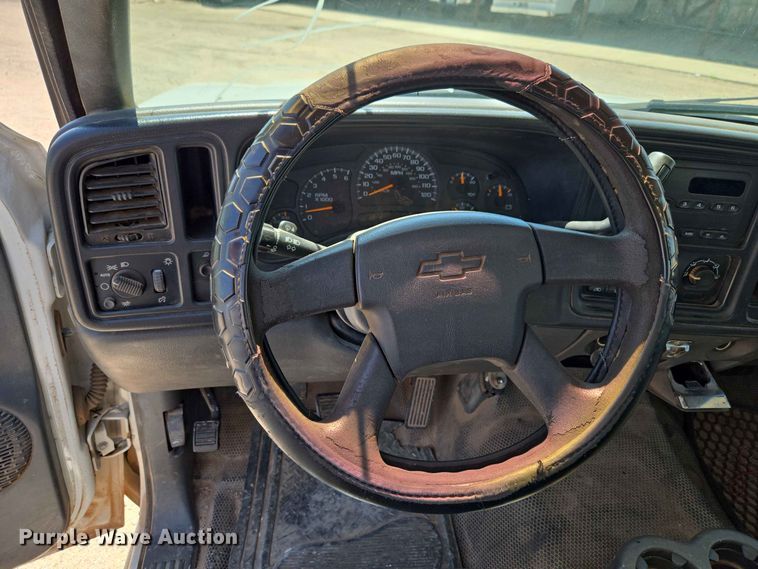 image for item EW0434 2003 Chevrolet Silverado 2500HD Crew Cab utility bed pickup truck